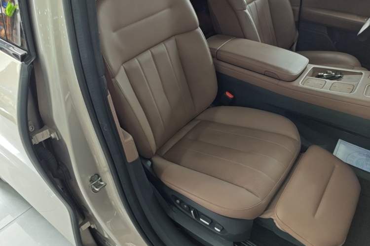 Used Nio ES8 2023 100kWh Signature Edition Right Front Seat