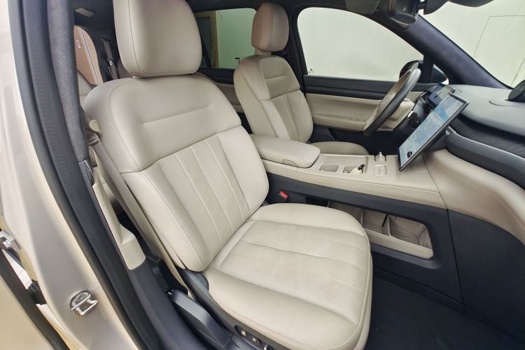 Used Nio ES8 2023 75 kWh Right Front Seat