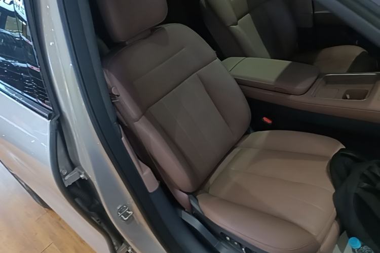 Used Nio ES8 2023 75 kWh Executive Edition Right Front Seat
