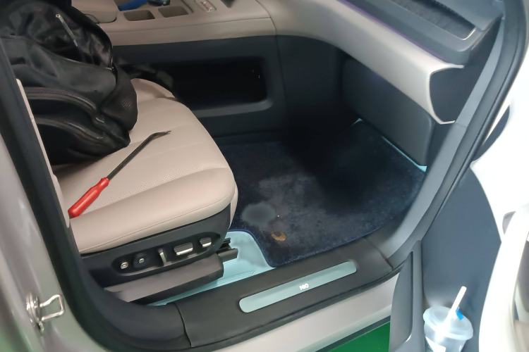 Used Nio ES8 2023 75 kWh Executive Edition Right Front Seat