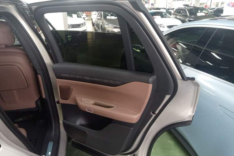 Used Nio ES8 2023 75 kWh Right Rear Door Interior