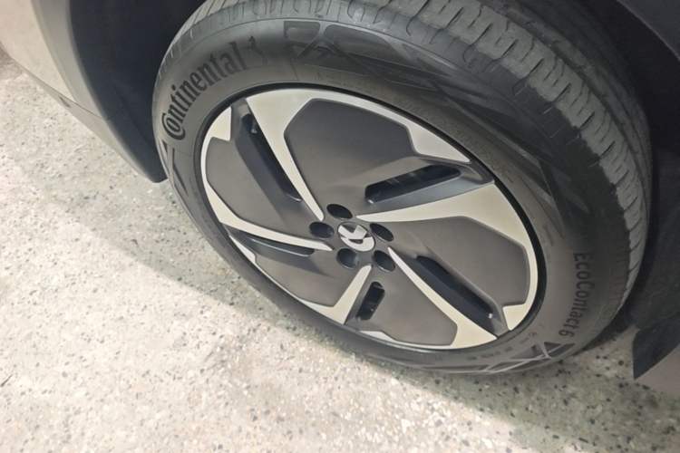 Used Nio ES8 2023 75 kWh Right Rear Wheel Hub