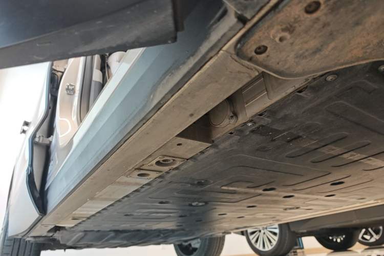 Used Nio ES8 2023 100kWh Right Side Sill