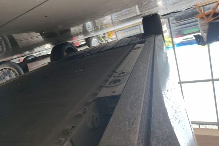 Used Nio ES8 2023 100kWh Right Side Sill