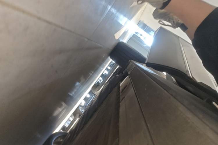 Used Nio ES8 2023 75 kWh Executive Edition Right Side Sill