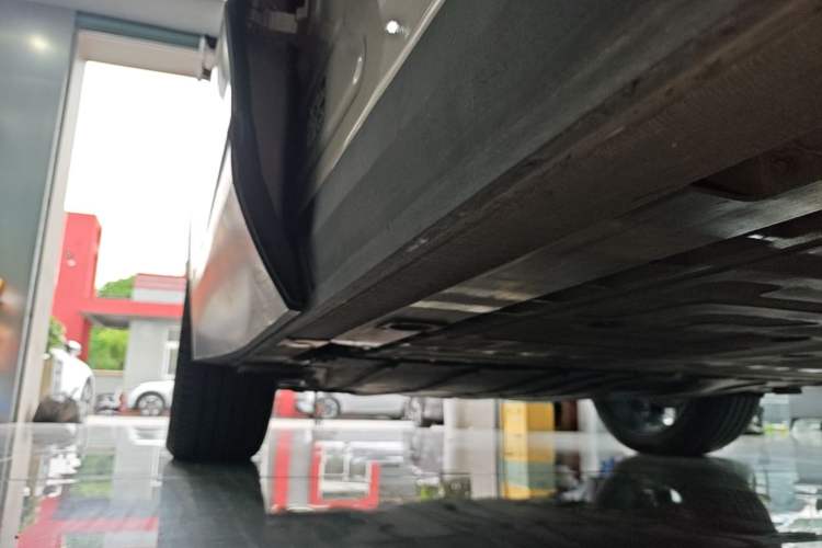 Used Nio ES8 2023 100kWh Signature Edition Right Side Sill