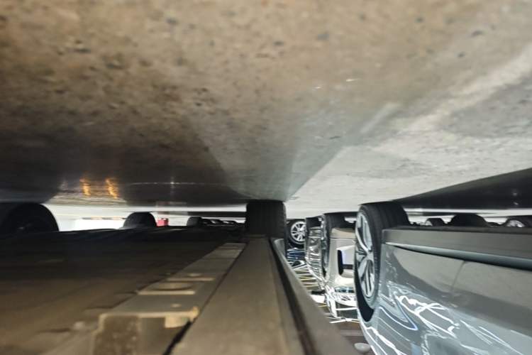 Used Nio ES8 2023 75 kWh Right Side Sill