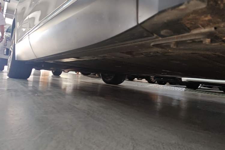 Used Nio ES8 2023 100kWh Signature Edition Right Side Sill