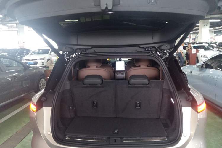 Used Nio ES8 2023 75 kWh Trunk