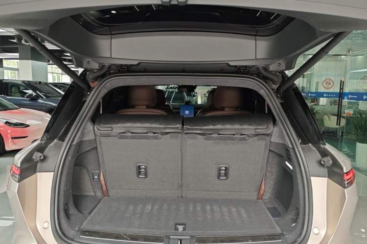 Used Nio ES8 2023 100kWh Signature Edition Trunk