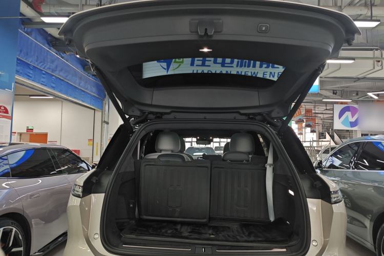 Used Nio ES8 2023 75 kWh Executive Edition Trunk