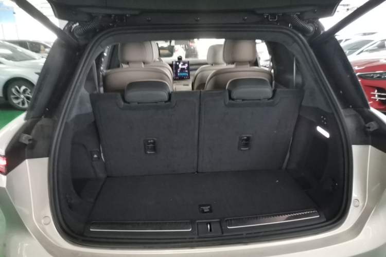 Used Nio ES8 2023 100kWh Signature Edition Trunk