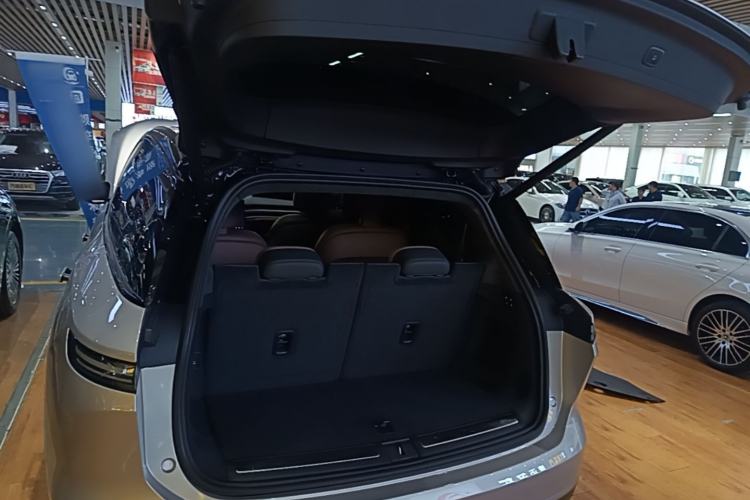 Used Nio ES8 2023 75 kWh Executive Edition Trunk