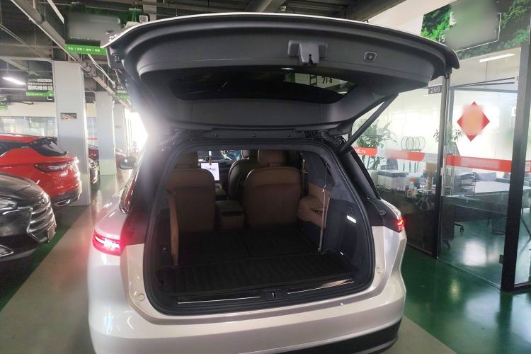 Used Nio ES8 2023 100kWh Signature Edition Trunk
