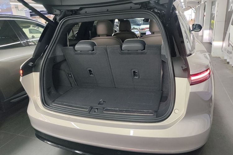 Used Nio ES8 2023 75 kWh Executive Edition Trunk