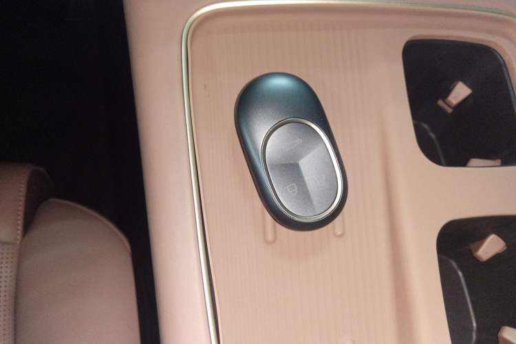 Used Nio ES8 2023 75 kWh Vehicle Key