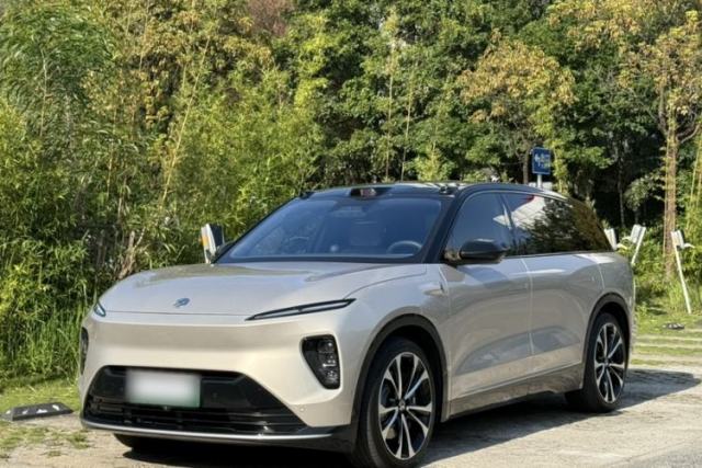 Used Nio ES8 2023 75 kWh Executive Edition