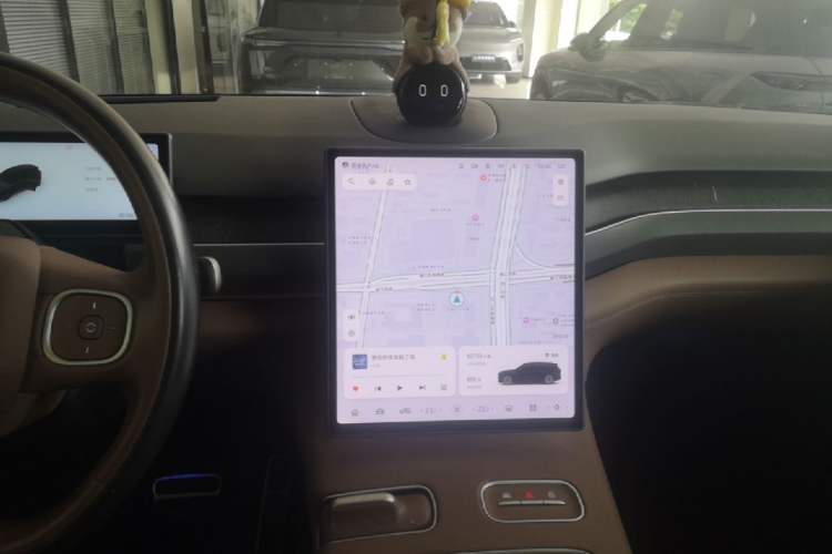 Used Nio ES8 2024 75 kWh Executive Edition Audio And AC Panel