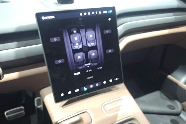 Used Nio ES8 2024 75 kWh Audio And AC Panel