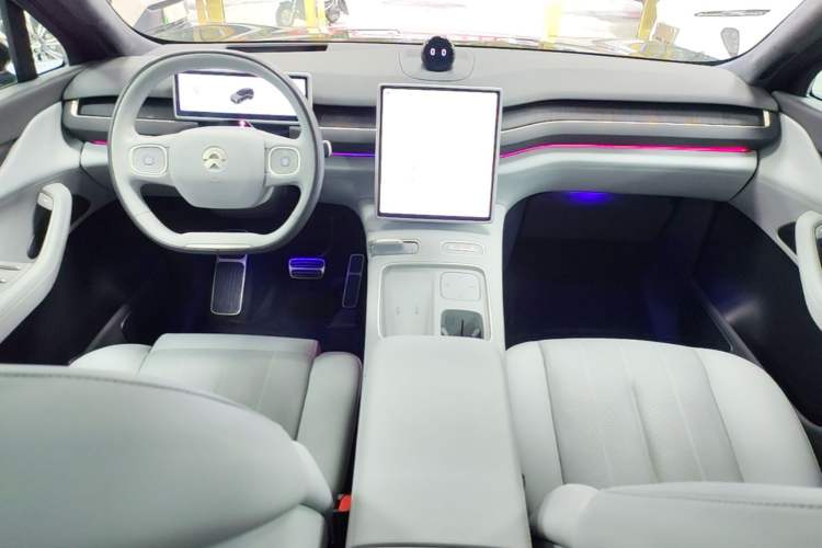Used Nio ES8 2024 75 kWh Executive Edition Center Console