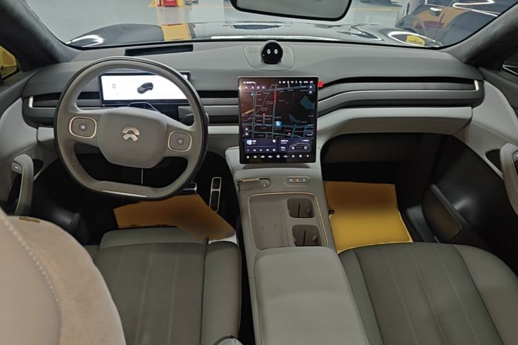 Used Nio ES8 2024 75 kWh Executive Edition Center Console