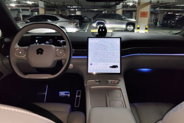 Used Nio ES8 2024 75 kWh Center Console