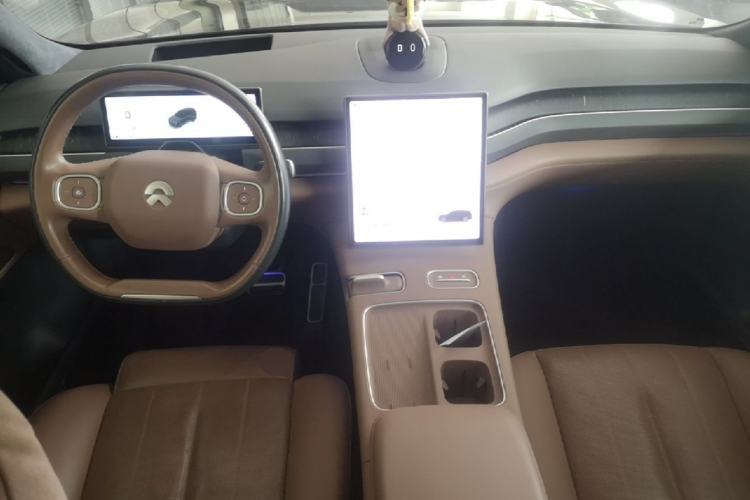Used Nio ES8 2024 75 kWh Executive Edition Center Console