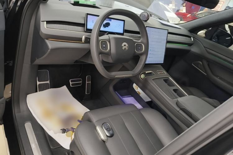 Used Nio ES8 2024 75 kWh Center Console