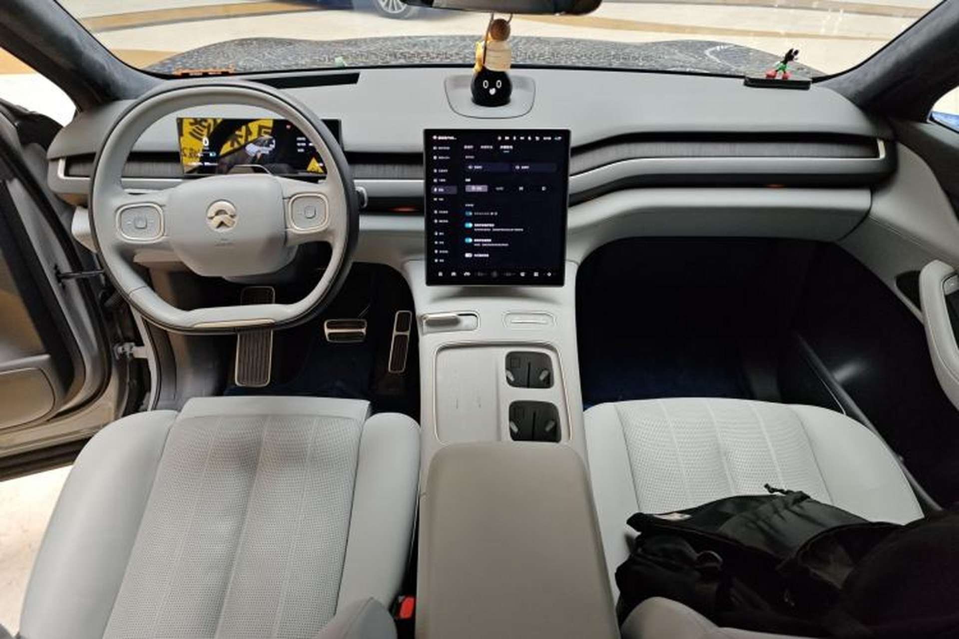Used Nio ES8 2024 75 kWh Center Console