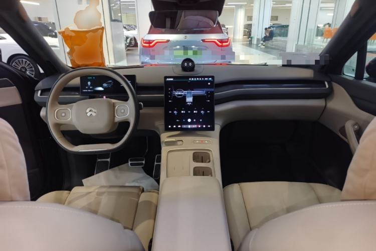 Used Nio ES8 2024 75 kWh Center Console