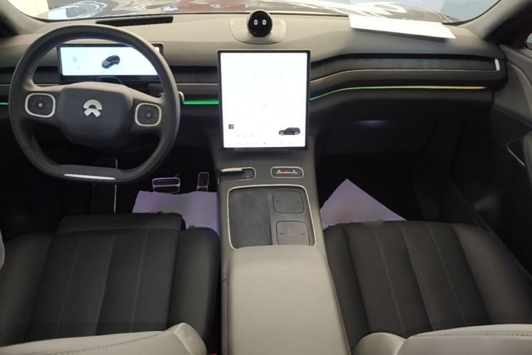 Used Nio ES8 2024 75 kWh Center Console