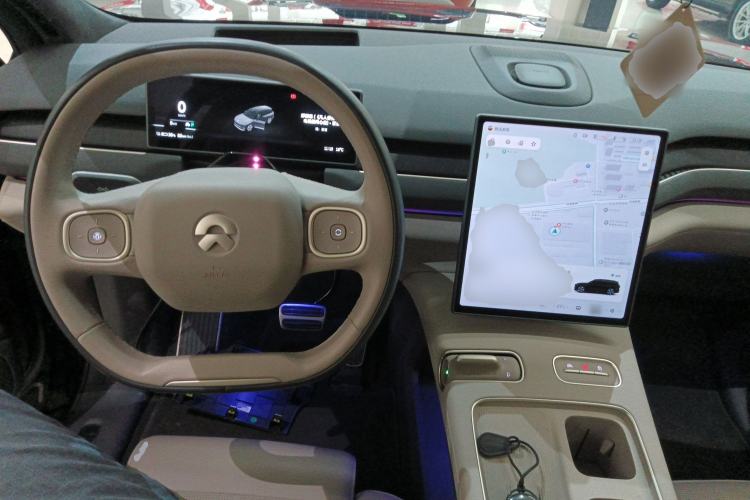 Used Nio ES8 2024 75 kWh Center Console