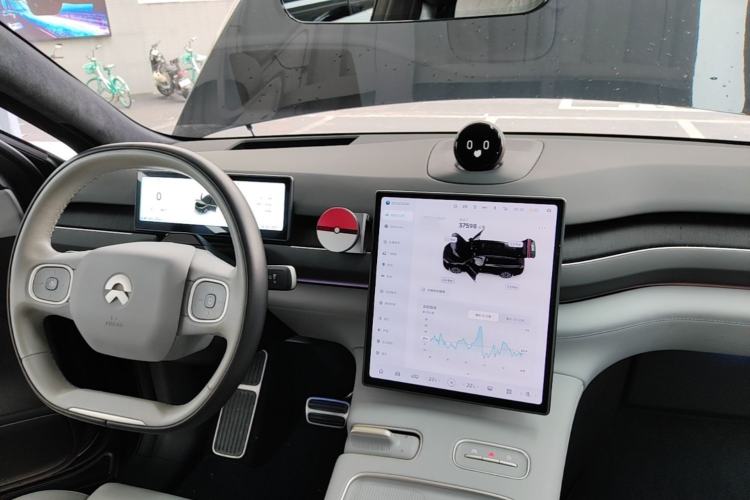Used Nio ES8 2024 75 kWh Center Console