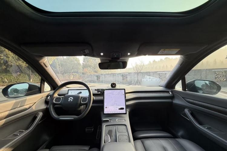 Used Nio ES8 2024 100kWh Center Console