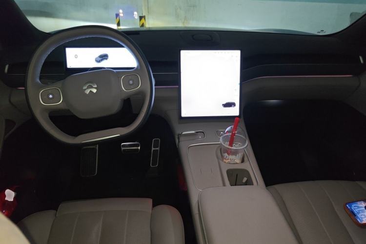 Used Nio ES8 2024 75 kWh Center Console