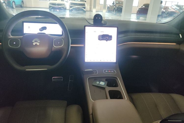 Used Nio ES8 2024 75 kWh Executive Edition Center Console