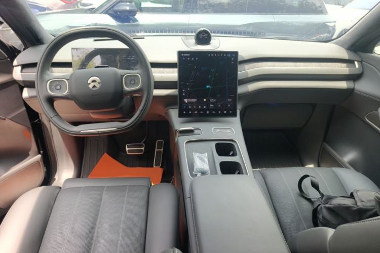 Used Nio ES8 2024 75 kWh Center Console