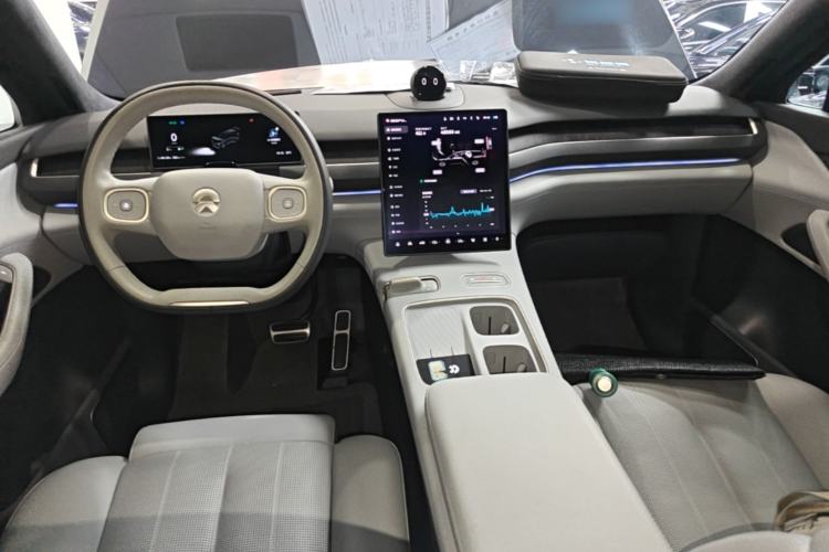 Used Nio ES8 2024 75 kWh Executive Edition Center Console