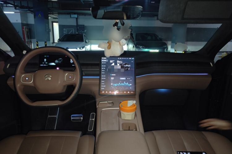 Used Nio ES8 2024 75 kWh Center Console