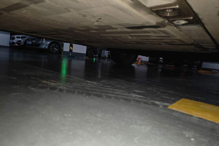 Used Nio ES8 2024 75 kWh Chassis Front Left