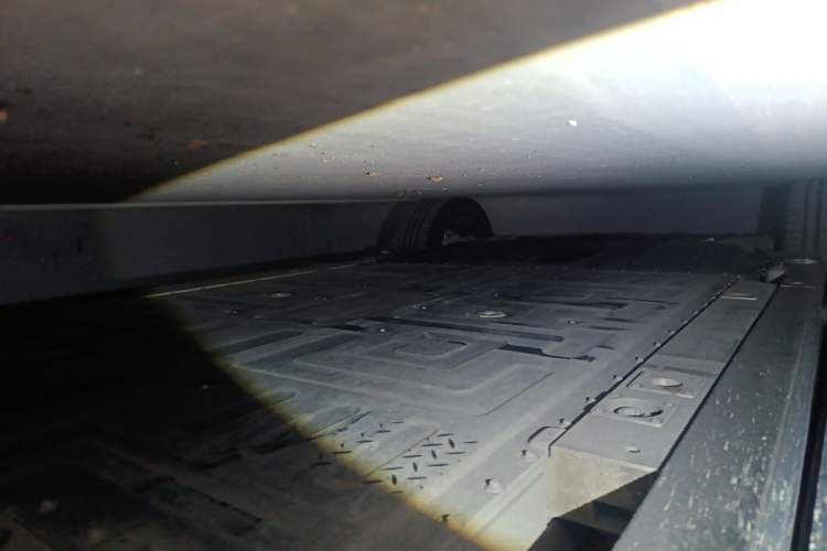 Used Nio ES8 2024 75 kWh Chassis Front Right