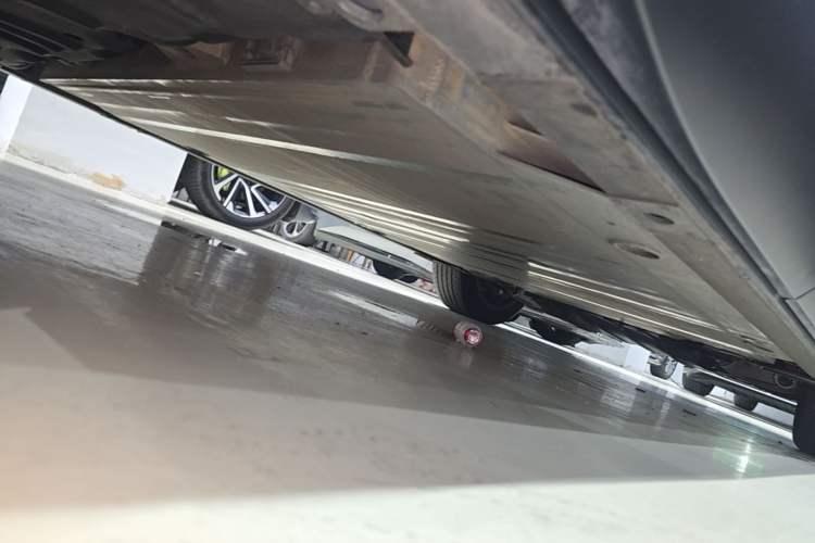 Used Nio ES8 2024 75 kWh Chassis Rear Right