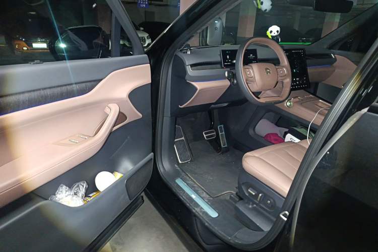 Used Nio ES8 2024 75 kWh Driver Seat