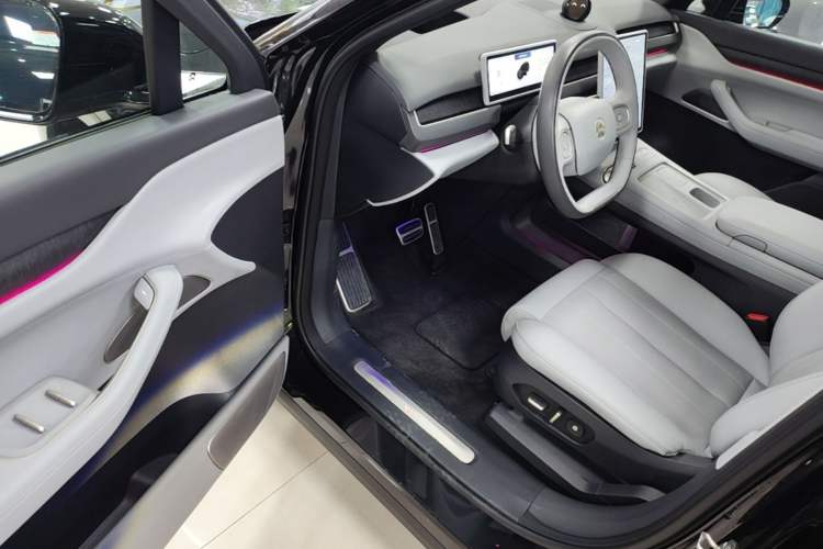 Used Nio ES8 2024 75 kWh Executive Edition Driver Seat