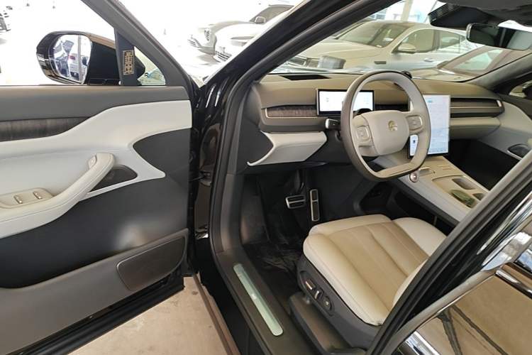 Used Nio ES8 2024 75 kWh Driver Seat