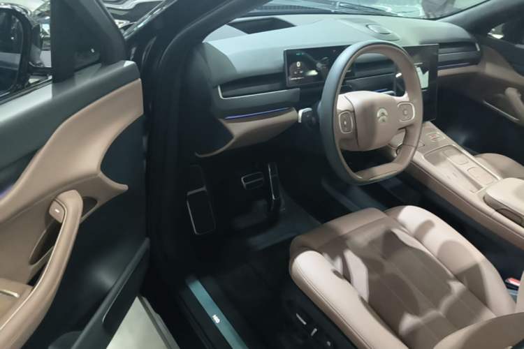 Used Nio ES8 2024 75 kWh Driver Seat