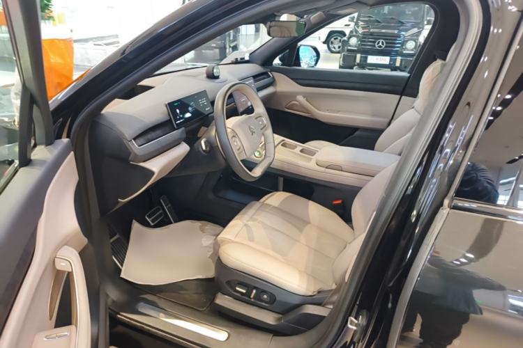 Used Nio ES8 2024 75 kWh Driver Seat