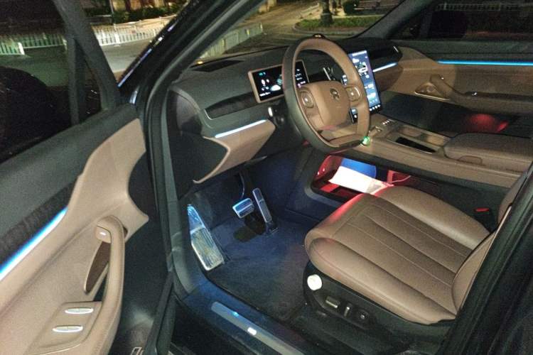 Used Nio ES8 2024 75 kWh Executive Edition Driver Seat