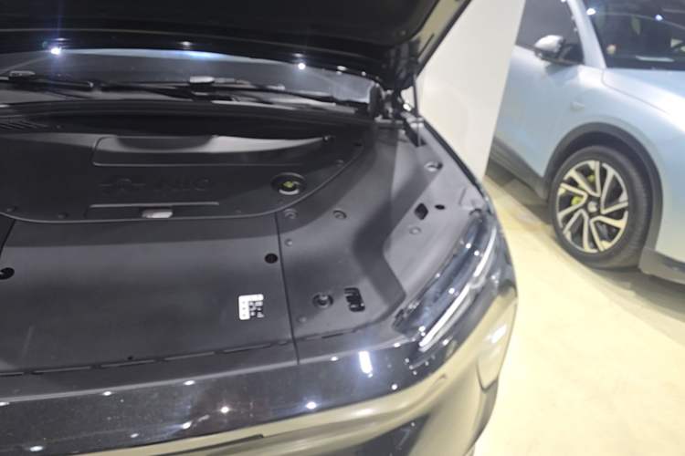 Used Nio ES8 2024 75 kWh Engine Bay Left