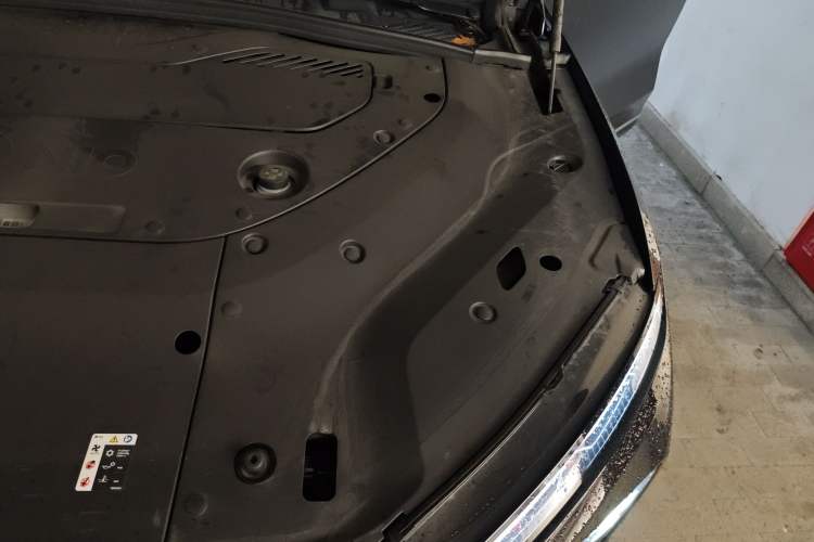 Used Nio ES8 2024 75 kWh Engine Bay Left